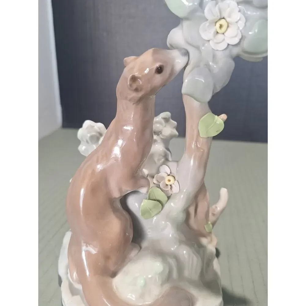 Lladro 4769 Ermine Porcelain Figurine Early Pre-DAISA 1971 Retired 1975 Spain